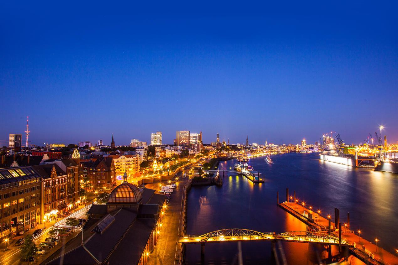 Berghotel Hamburg Blick エクステリア 写真