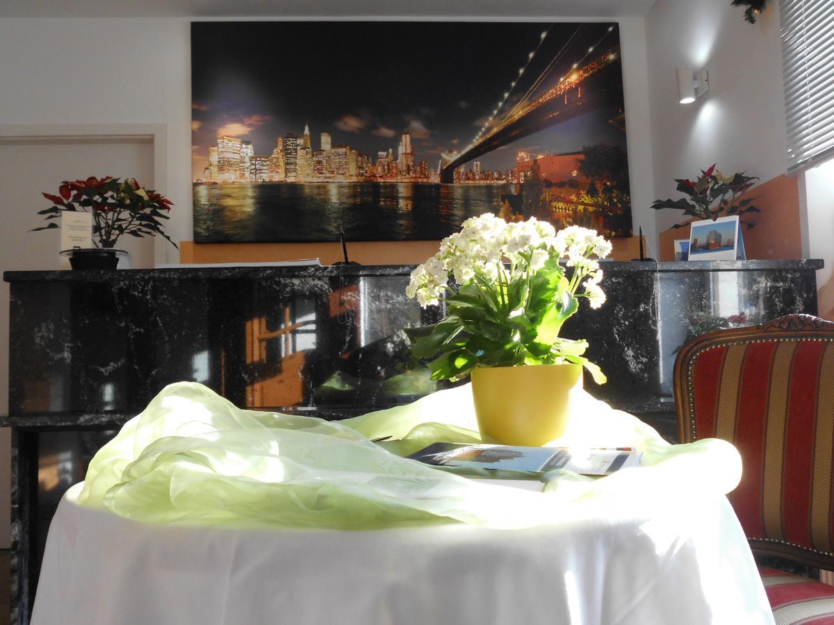 Berghotel Hamburg Blick エクステリア 写真